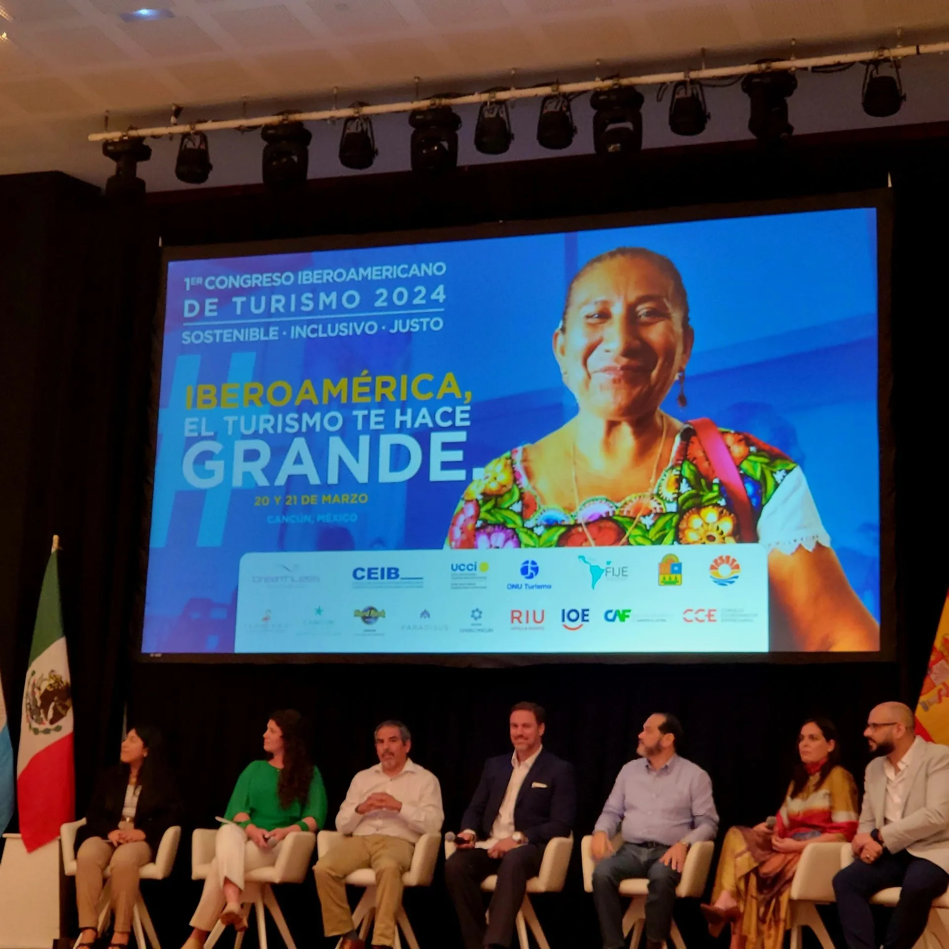 Regenera Luxury apoyando a estudiantes y jóvenes profesionales en la Cumbre Iberoamericana de Turismo Sostenible, Cancún 2024