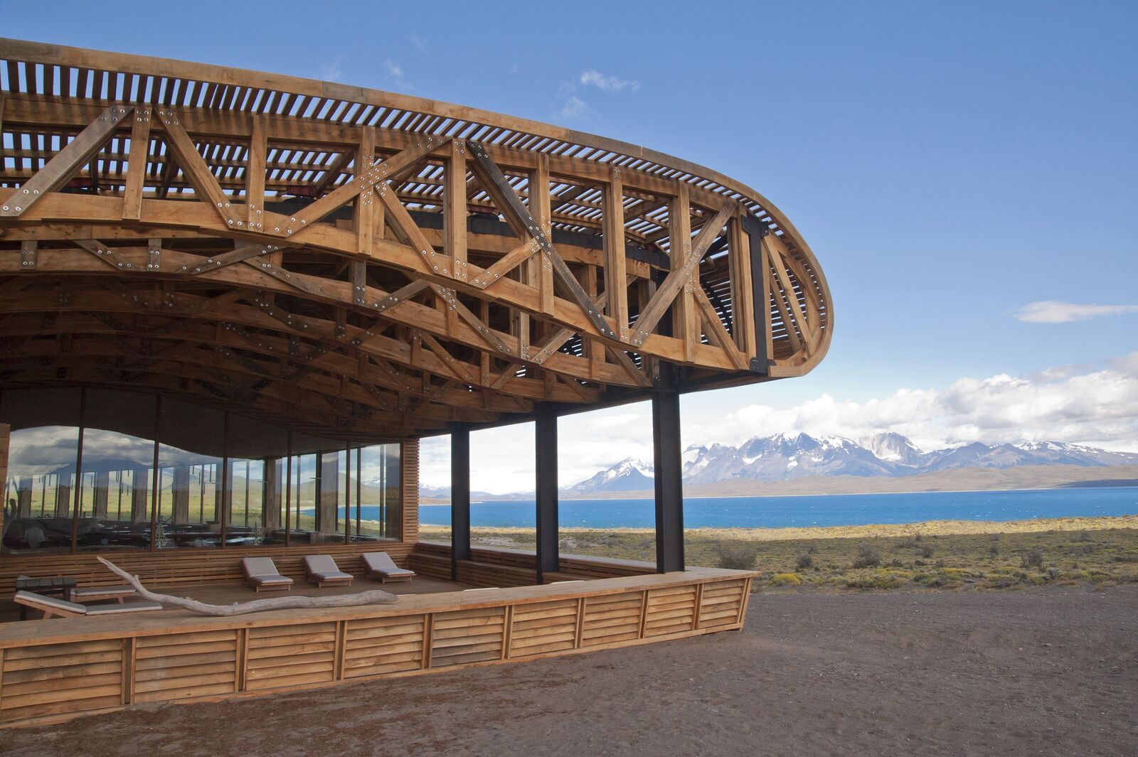Timber pavilion facing the Paine massif